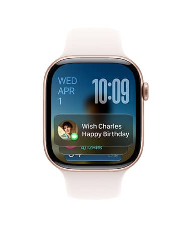 Apple Watch Series 11, Emas Rose dengan tali jam pink lembut, wajah jam menampilkan tanggal di kiri atas, waktu di kanan atas, dan widget Pesan di bagian bawah