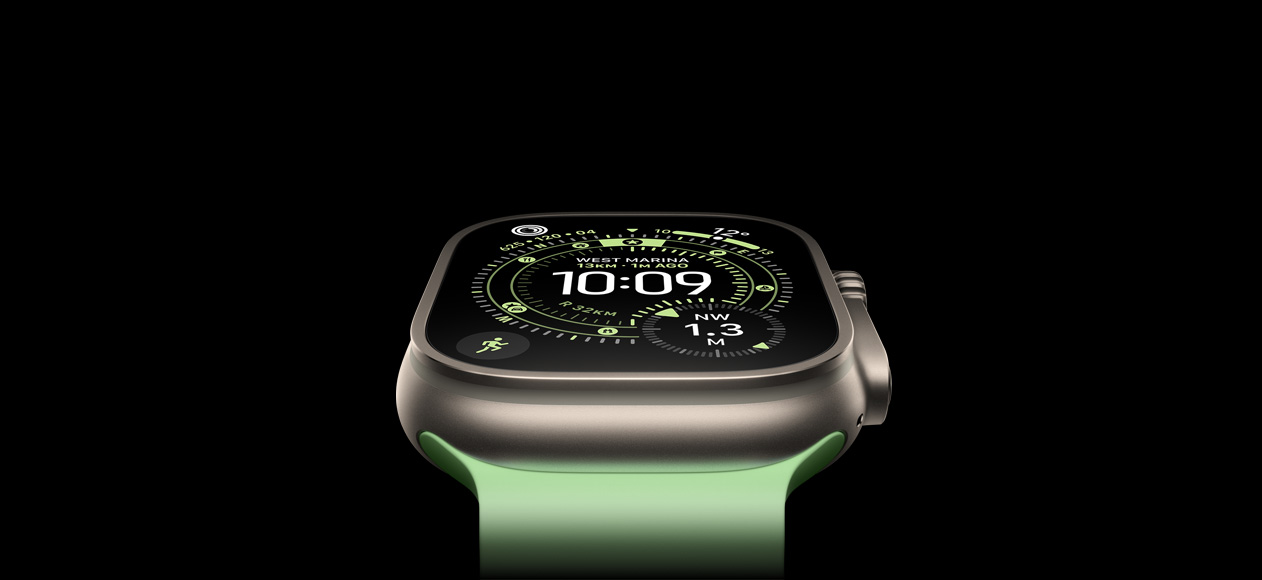 Apple&nbsp;Watch&nbsp;Ultra&nbsp;3, carcasă din titan, culoare Natural, busolă pe cadranul Orientare, curea Oceanică, culoare Verde neon