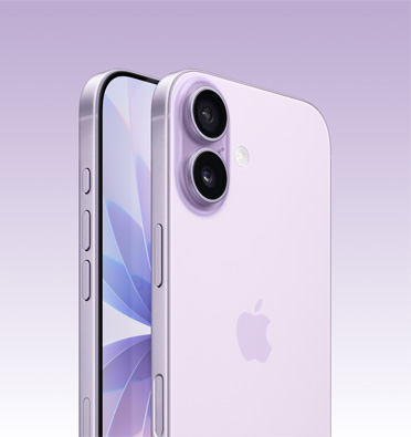 iPhone 17 v nebeskej modrej farbe, čiastočný pohľad zboku a na obrazovku, vidno akčné tlačidlo, tlačidlo na ovládanie hlasitosti a bočné tlačidlo. Pohľad zozadu na sústavu dvoch pokročilých kamier v ľavom hornom rohu.