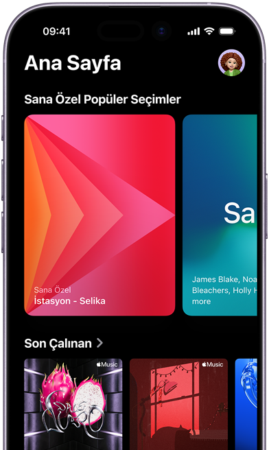 Apple Music Ana Sayfa sekmesinde, Selika adlı kullanıcının kişiselleştirilmiş istasyonlarını ve çalma listelerini içeren Sana Özel Popüler Seçimler karuselinin gösterildiği iPhone ekranı