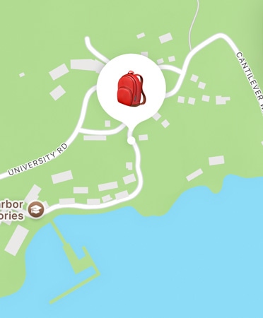 Kullanılmakta olan Find My via satellite özelliği ile bir kişinin dağdaki konumu gösteriliyor
