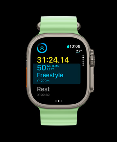 Apple Watch Ultra 3 у титановому корпусі натурального кольору, додаток «Тренування», картка індивідуального тренування, режим «На черзі», ремінець Ocean кольору «зелений неон»