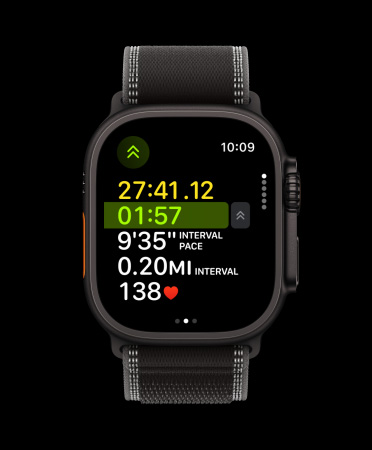 Apple Watch Ultra 3, musta väri, titaanikuori, juoksutreeni, seuraava intervalli