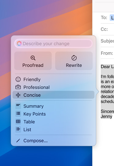 Una computadora de escritorio Mac muestra el borrador de un email con un menú de Apple Intelligence. Está seleccionada la opción de reescribir el email de forma más concisa.