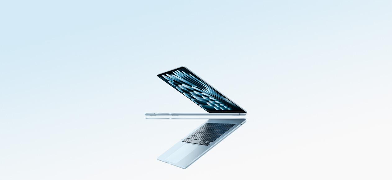 Deux MacBook Air bleu ciel ouverts forment une flèche, soulignant la finesse du profil