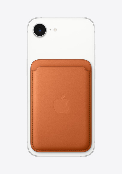 iPhone 17e, Rückseite, Farbe Weiß, Feingewebe Wallet mit MagSafe in Fuchsrot, Fusion Kamera oben