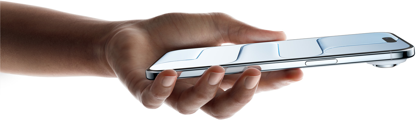 Ruka drží iPhone Air, spredu, zboku, nebeská modrá farba, veľmi tenký profil, Dynamic Island, tlačidlá: bočné tlačidlo, Ovládanie kamery