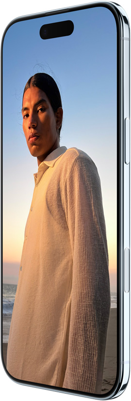 iPhone Air，機身正面側斜擺放，展示全螢幕設計、螢幕上方中間的動態島、側邊按鈕和相機控制按鈕